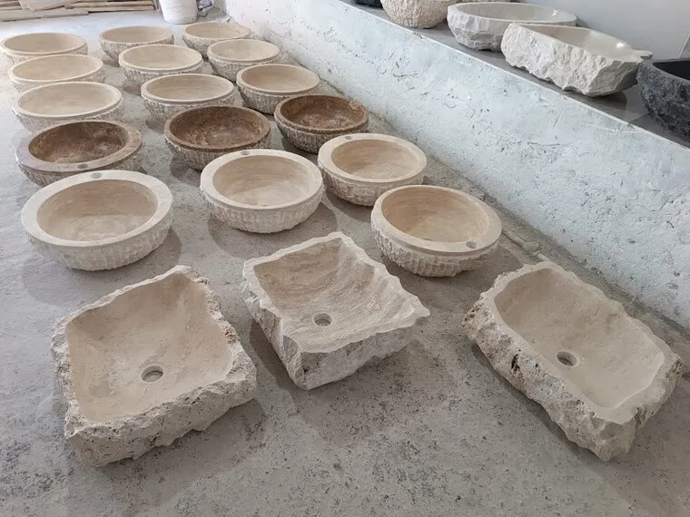 Basins with a live rough edge, partly honed